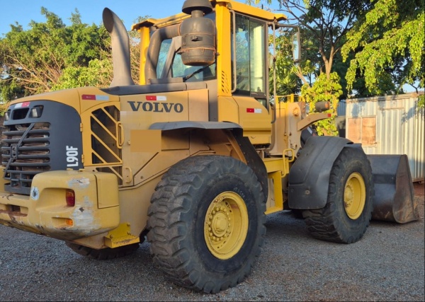 Pá Carregadeira Volvo L90F ano 2015