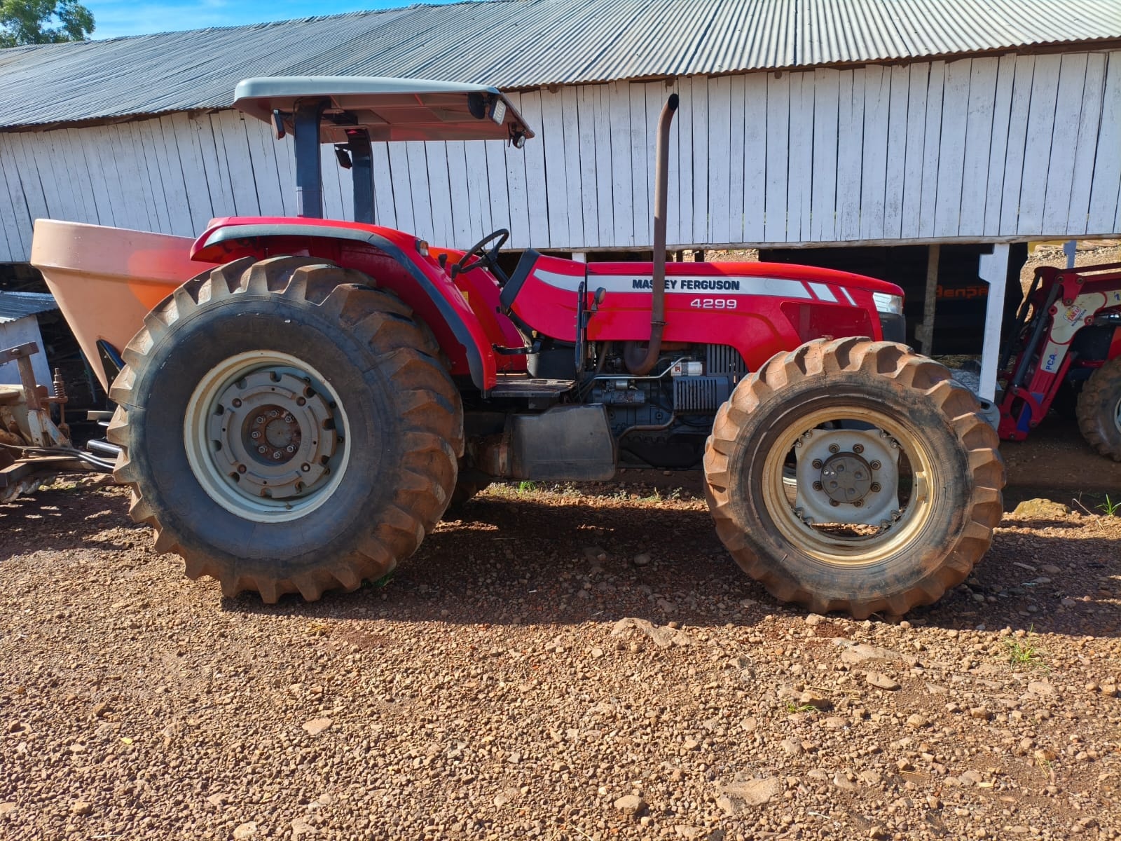 Trator Massey Ferguson MF 4299 ano 2016