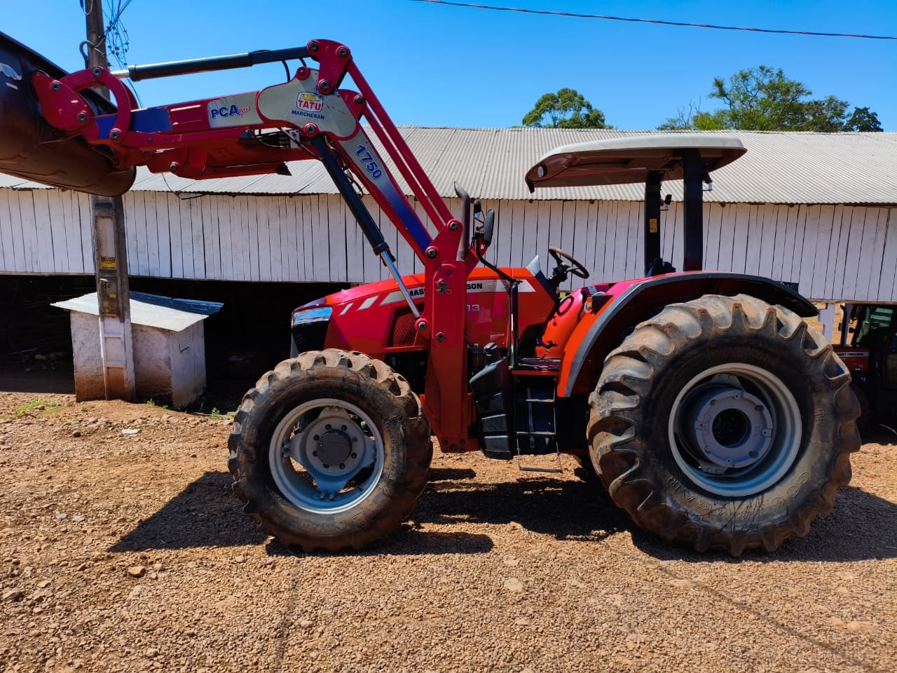 Trator Massey Ferguson MF 6713 ano 2019
