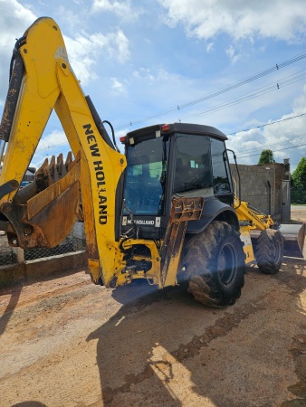 Retroescavadeira New Holland B95B