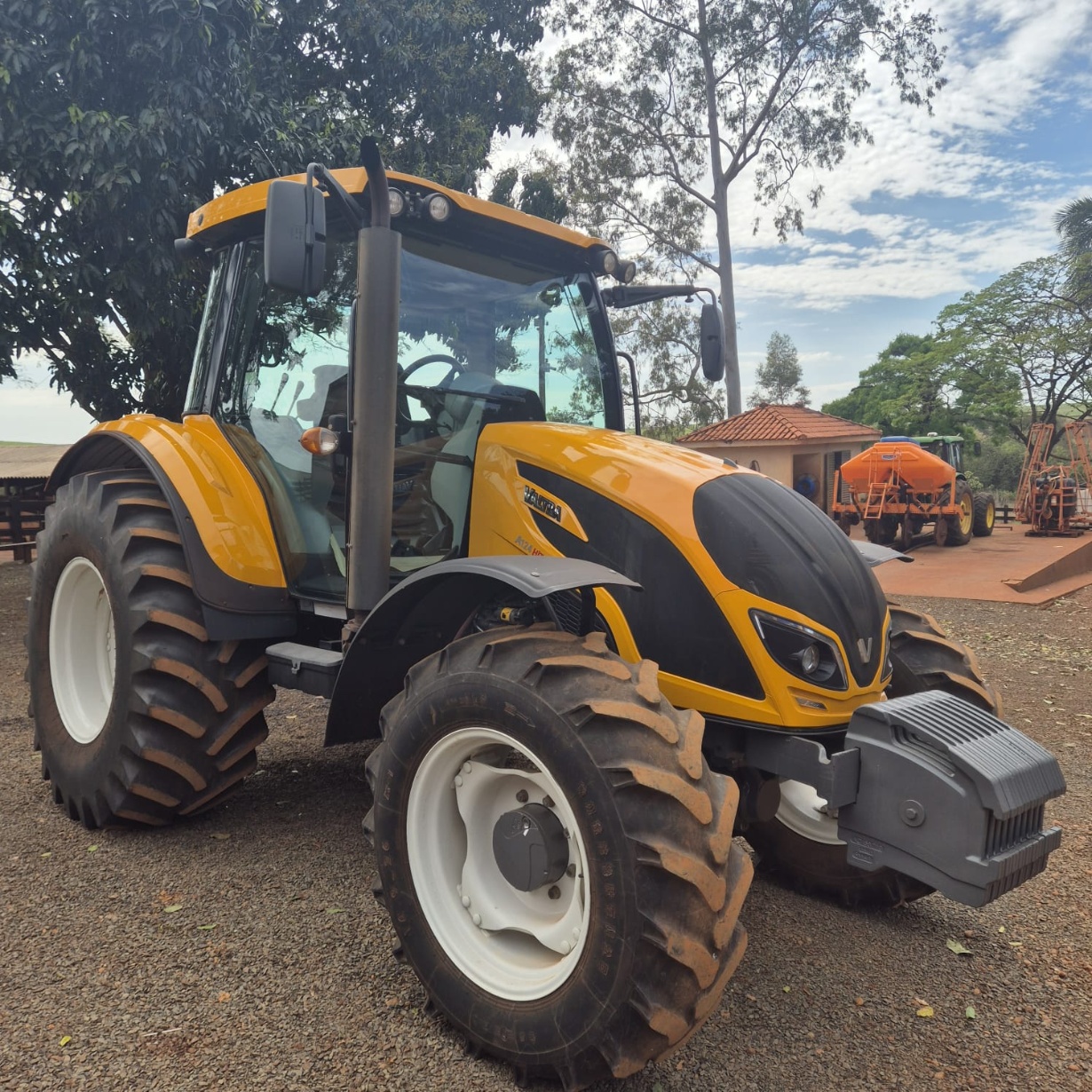Trator Valtra A124 HiTech ano 2022