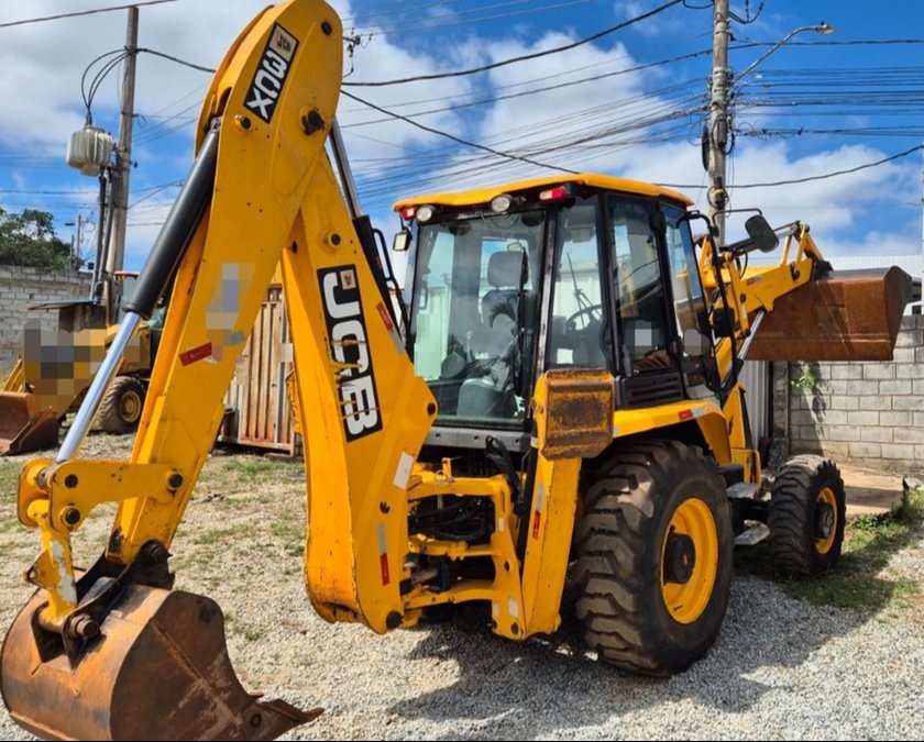 Retroescavadeira JCB 3CX ano 2019