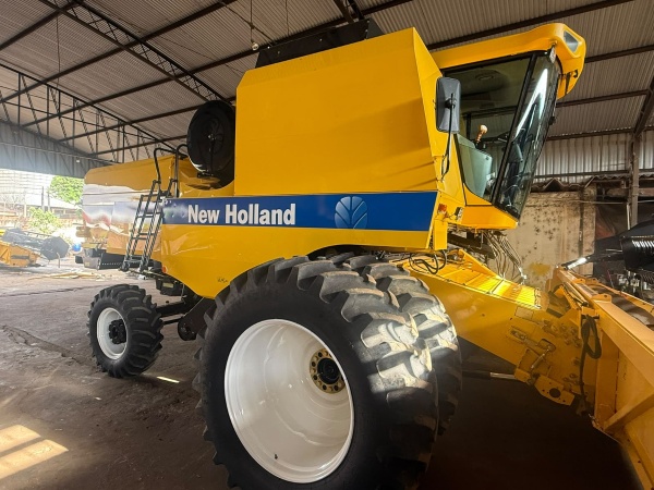 Colheitadeira New Holland TC 5090   ano 2013
