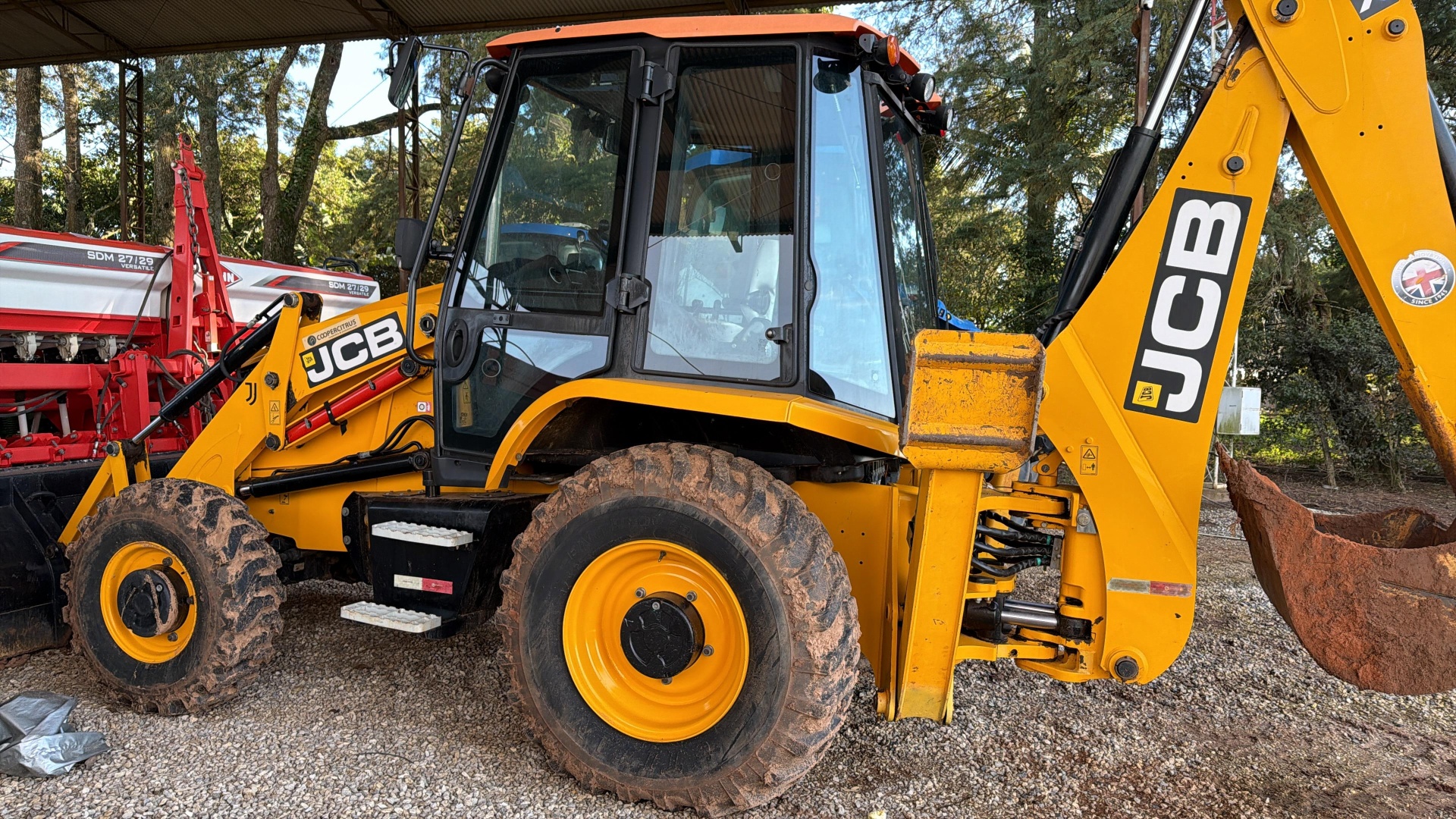 Retroescavadeira JCB 3CX ano 2020