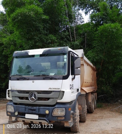 Caminhão Mercedes Benz Actros 4844 8X4 ano 2011