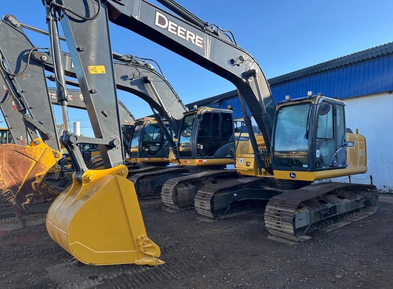 Escavadeira John Deere 200G ano 2022