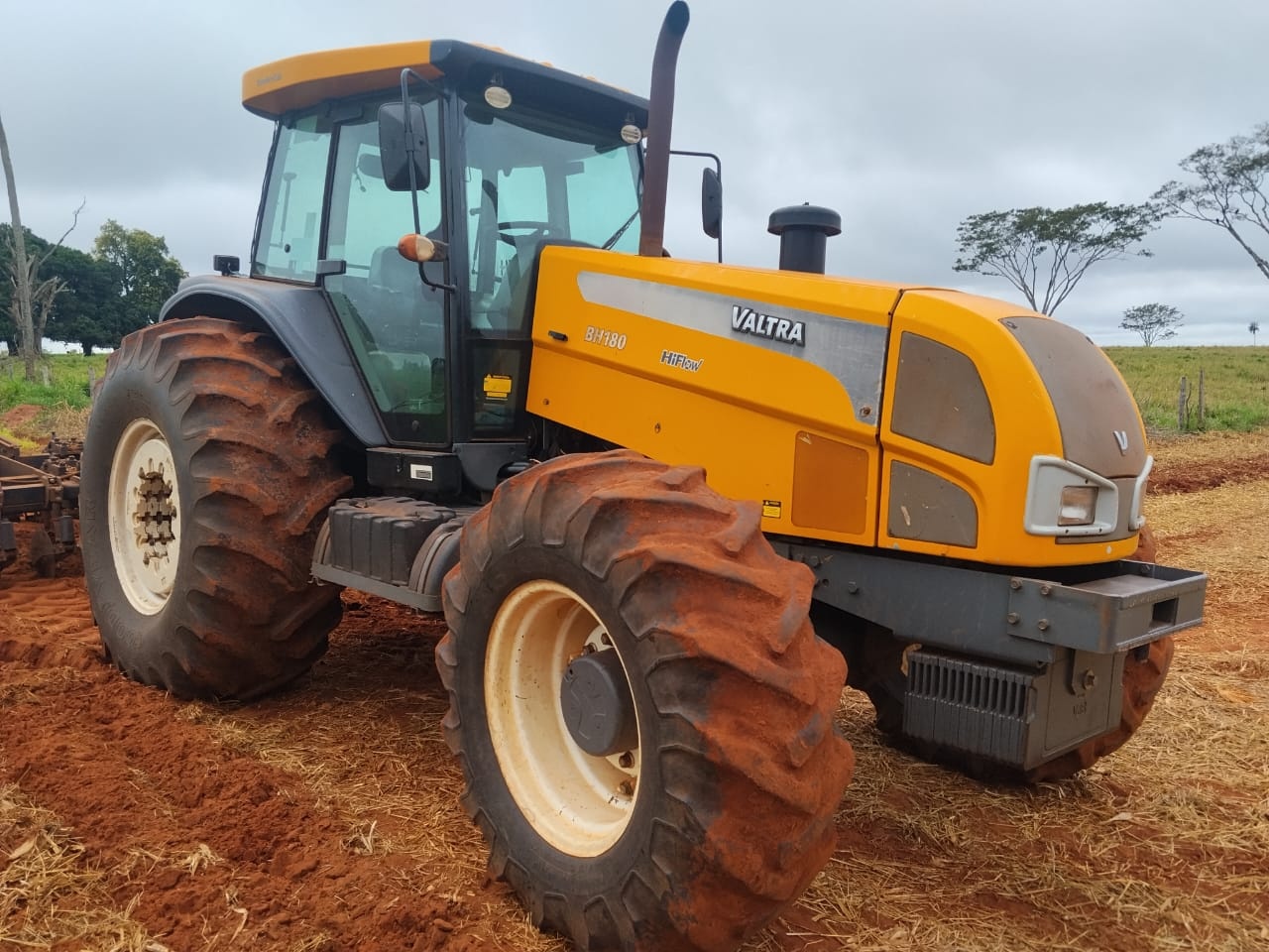 Trator Valtra BH 180 Hiflow