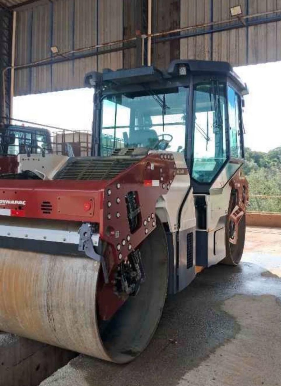 Rolo Compactador Dynapac CC421 ano 2025