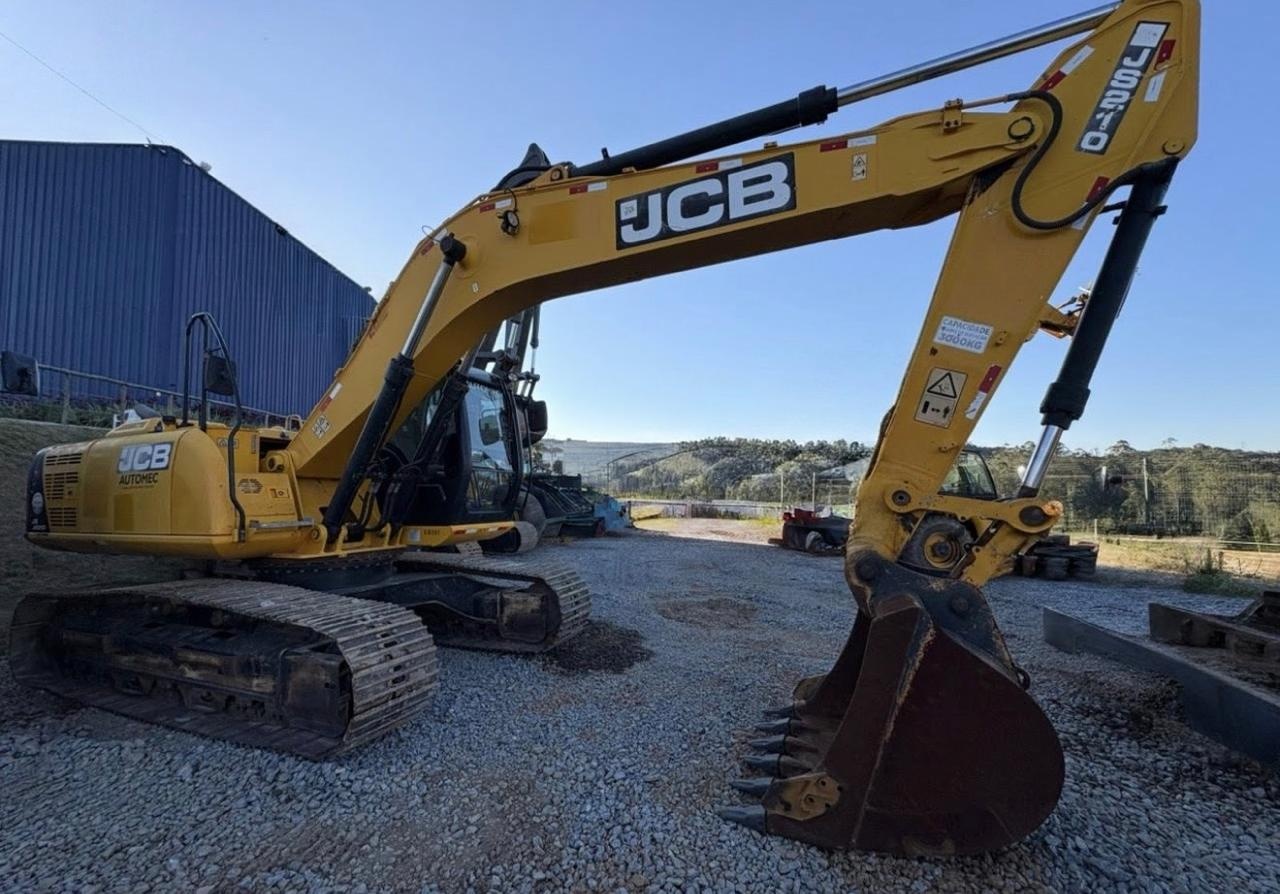 Escavadeira JCB JS210 ano 2020