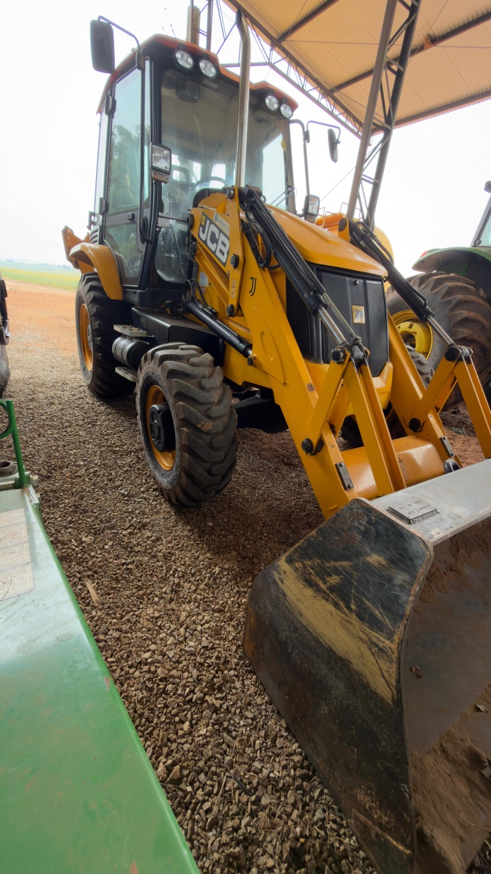 Retroescavadeira JCB 3CX ano 2020