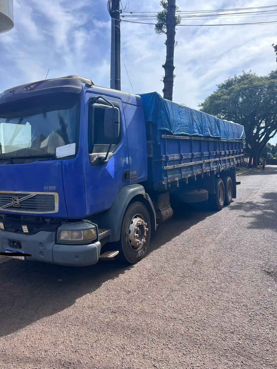 Caminhão Volvo VM 240 ano 2005
