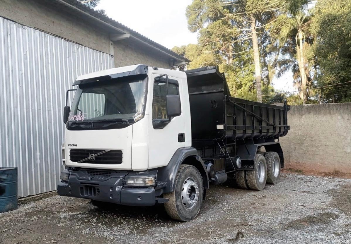 Caminhão Volvo VM 310 ano 2011