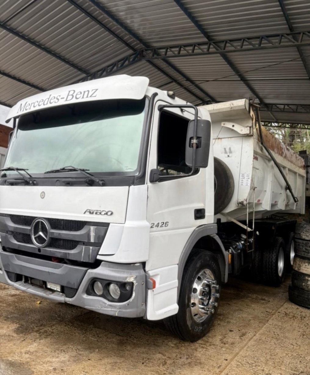 Caminhão Mercedes Benz Atego 2426 ano 2020