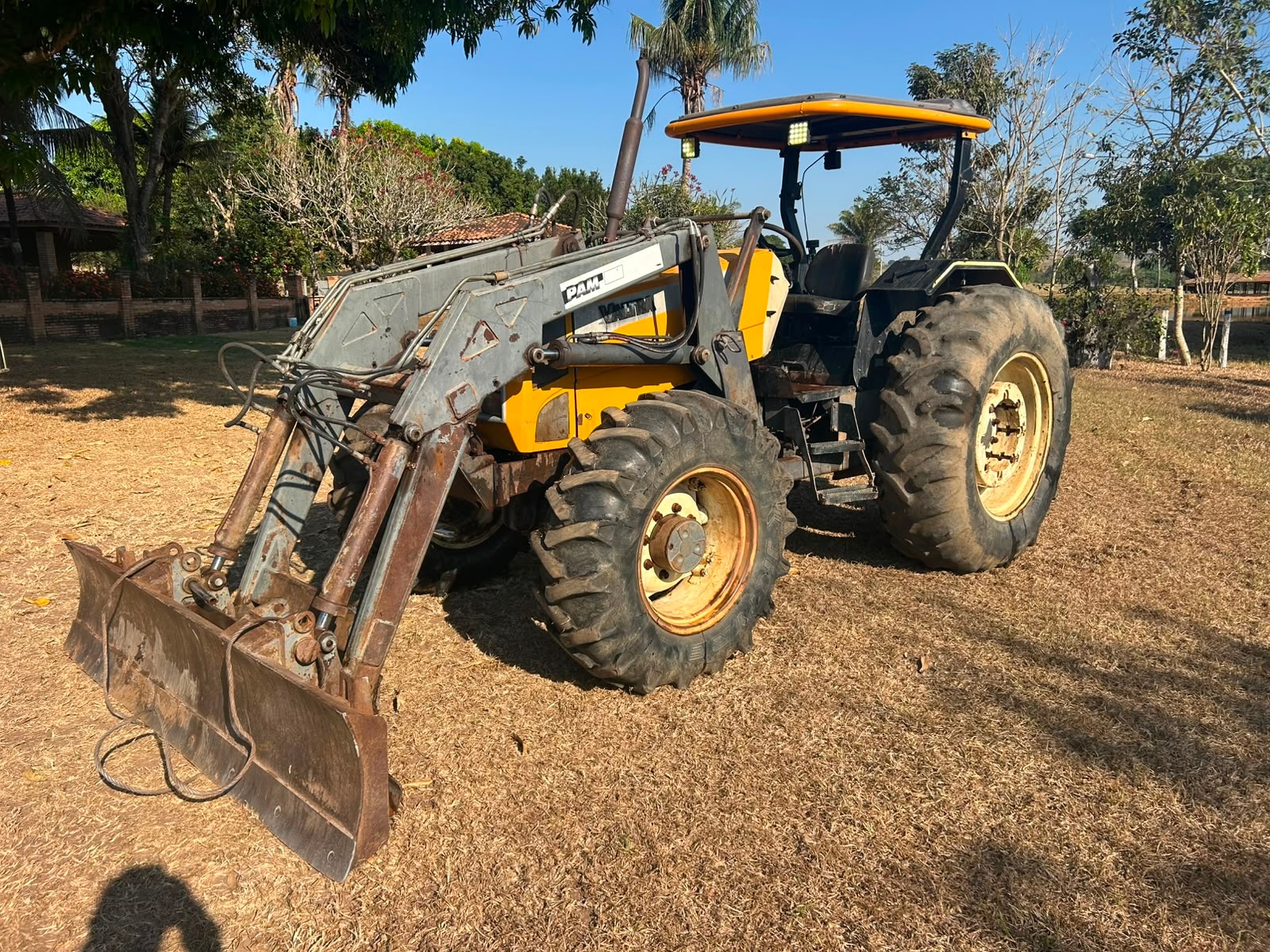 Trator Valtra A950 ano 2014