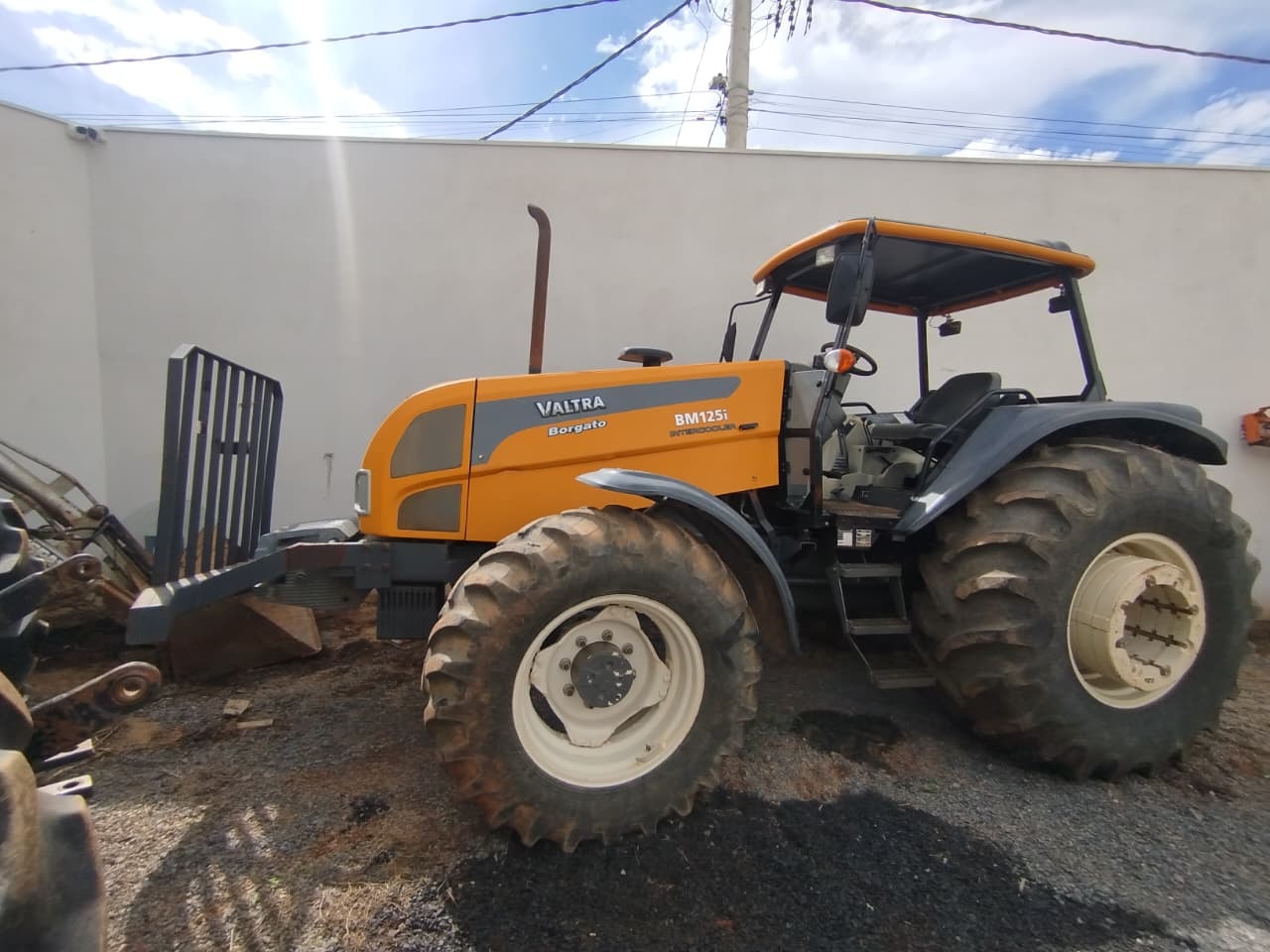 Trator Valtra BM 125I ano 2014