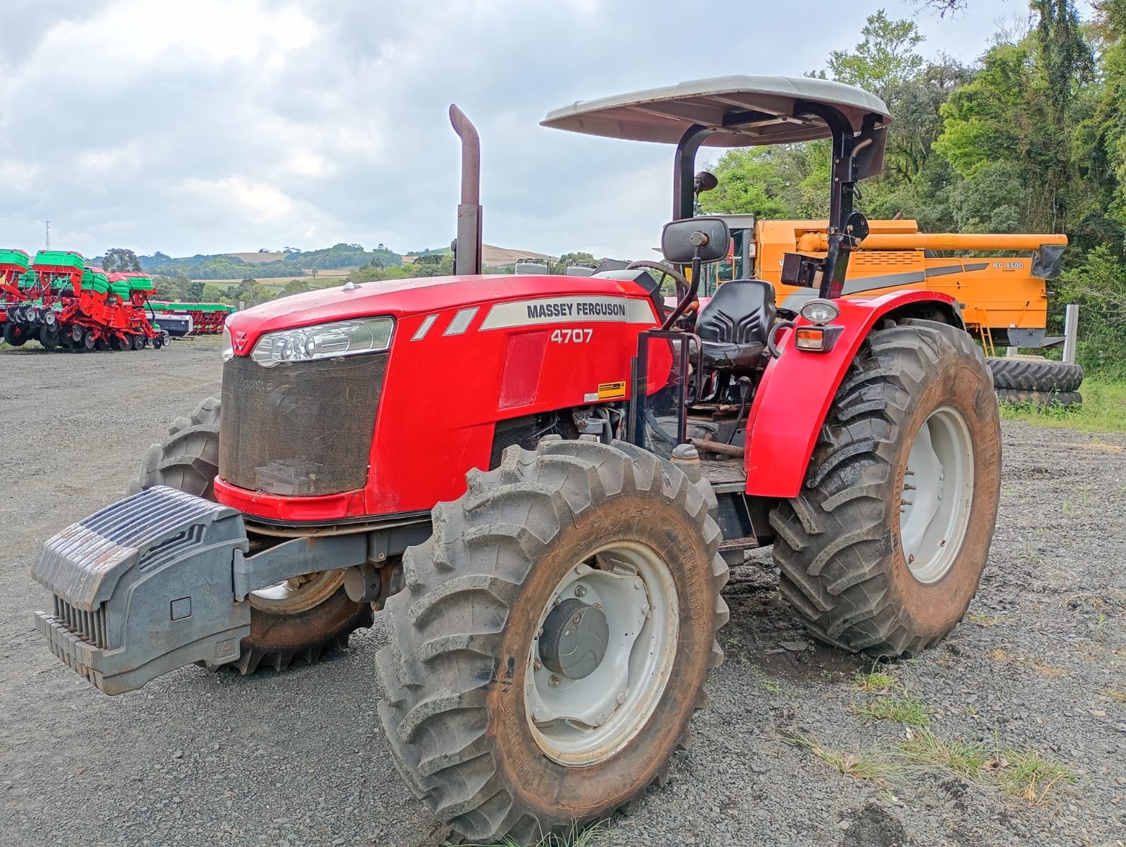 Trator Massey Ferguson MF 4707 ano 2017