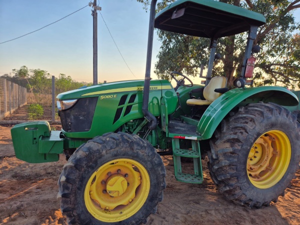 Trator John Deere 5080E ano 2020