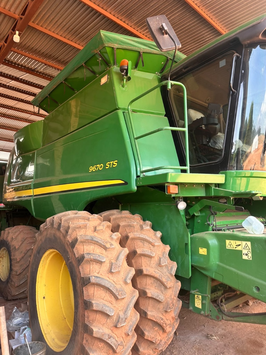 Colheitadeira John Deere 9670 STS   ano 2012