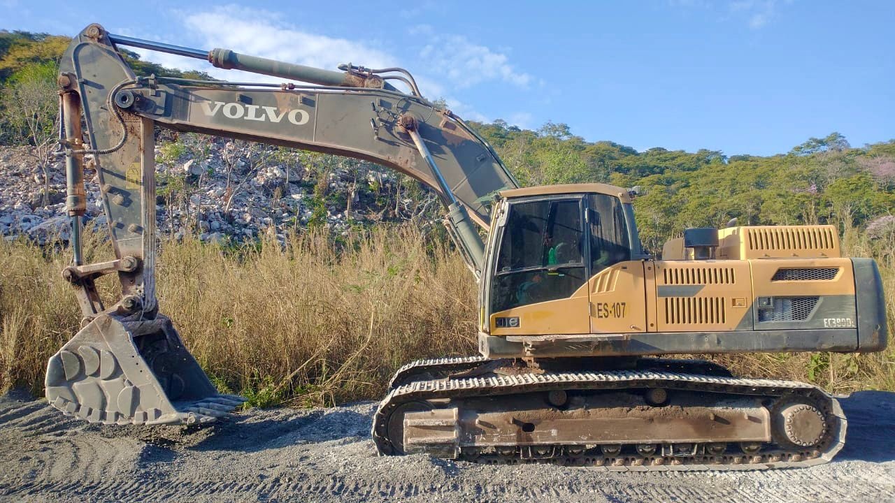 Escavadeira com Garras Volvo EC380 ano 2014
