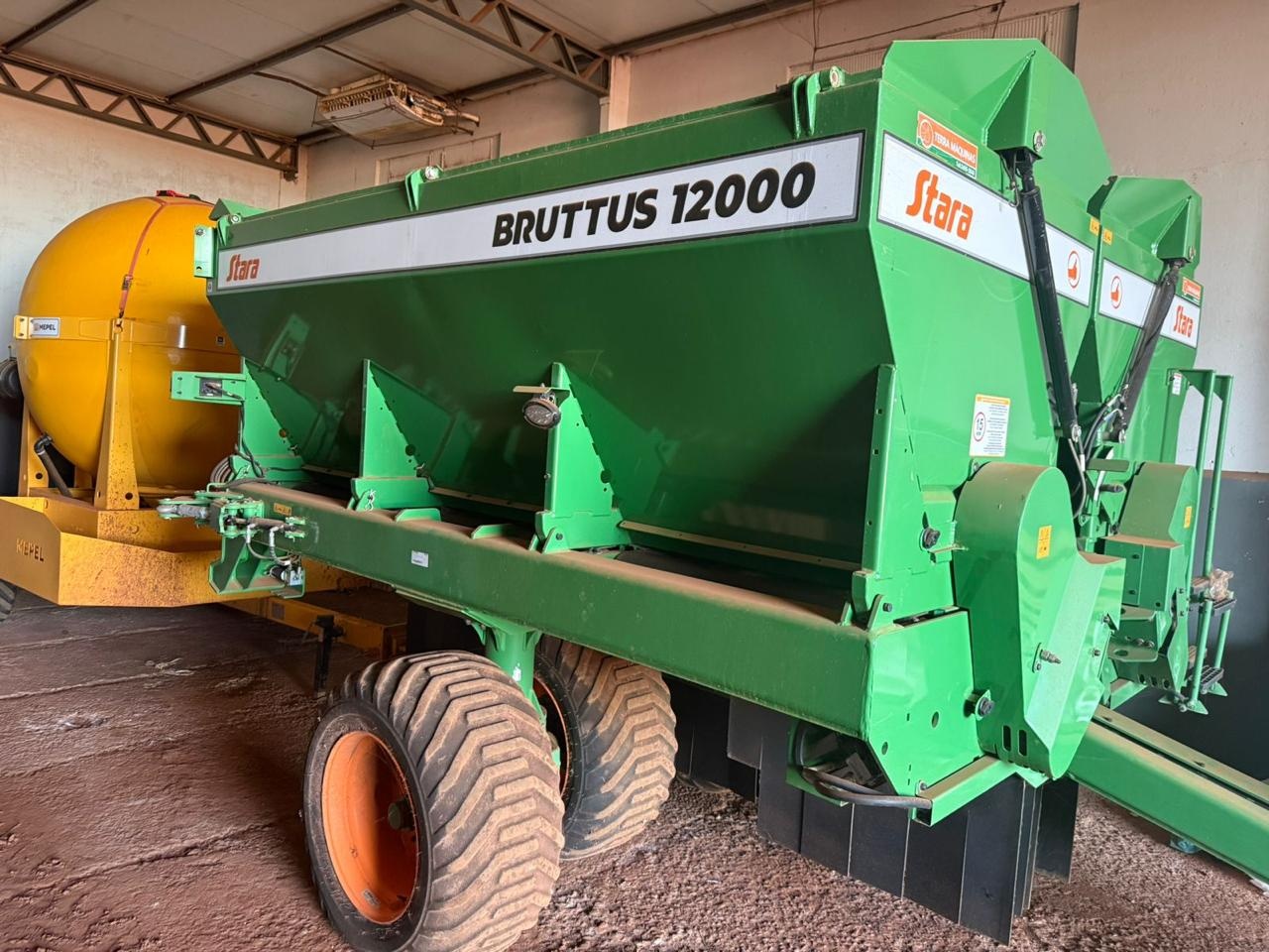 Distribuidor Stara Bruttus 12000 ano 2023