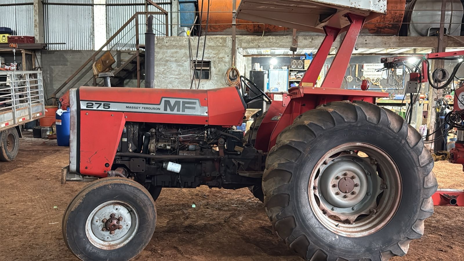 Trator Massey Ferguson MF 275 Advanced ano 1982