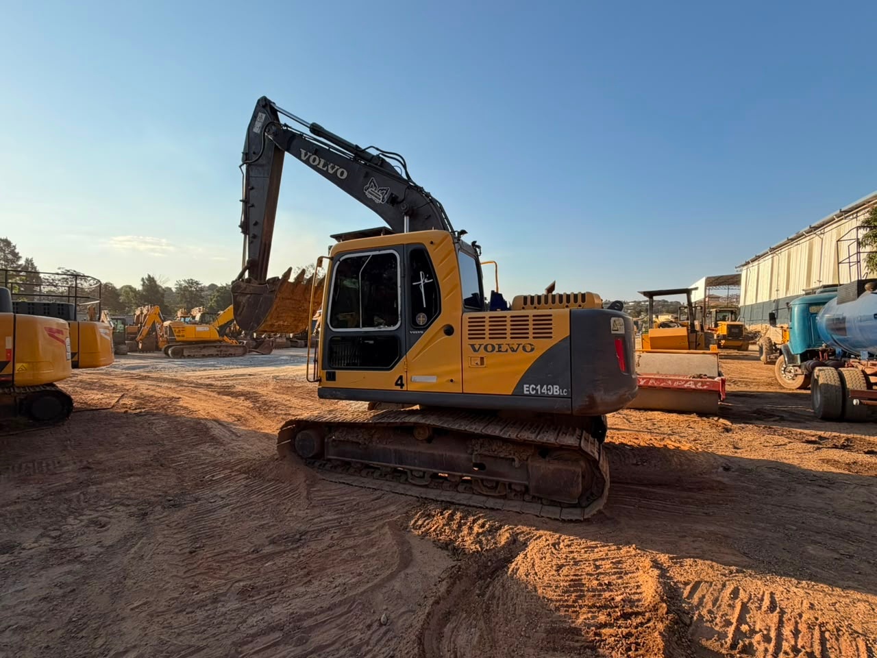 Escavadeira Volvo EC140 BLC ano 2016
