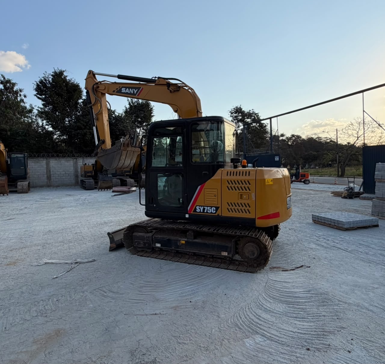 Mini Escavadeira SANY SY75 C ano 2026