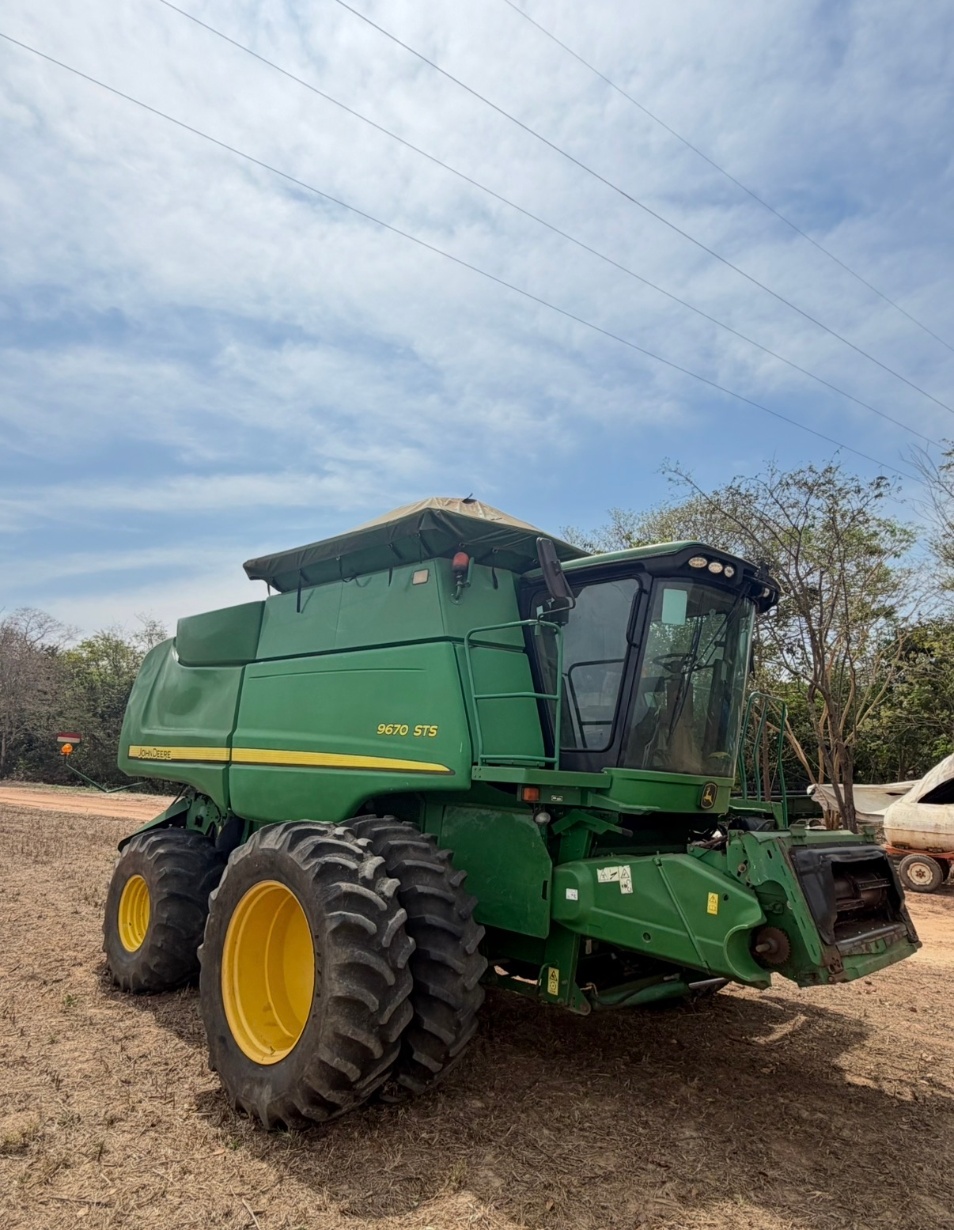 Colheitadeira John Deere 9670 STS   ano 2013