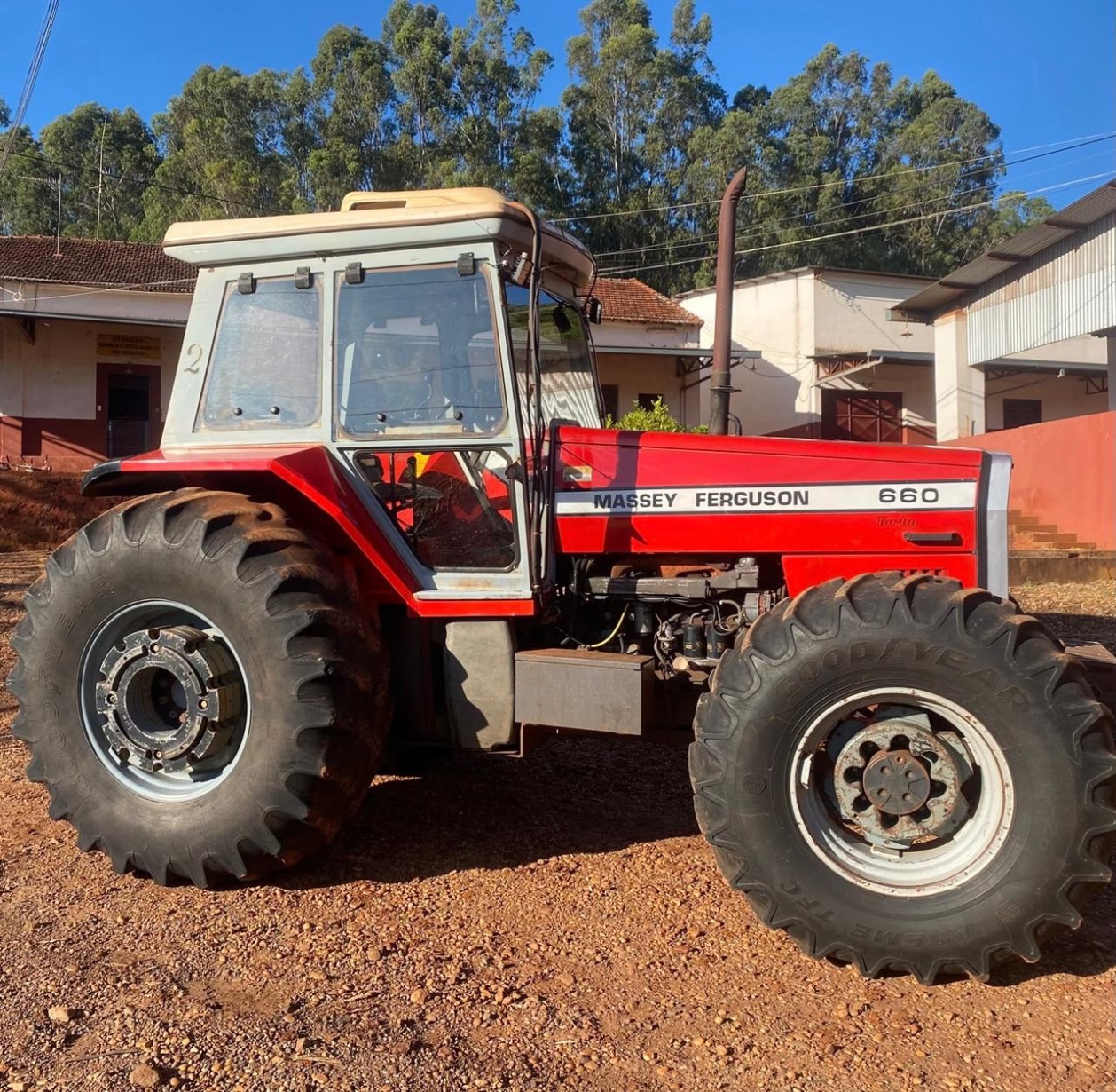 Trator Massey Ferguson MF 660 ano 1995