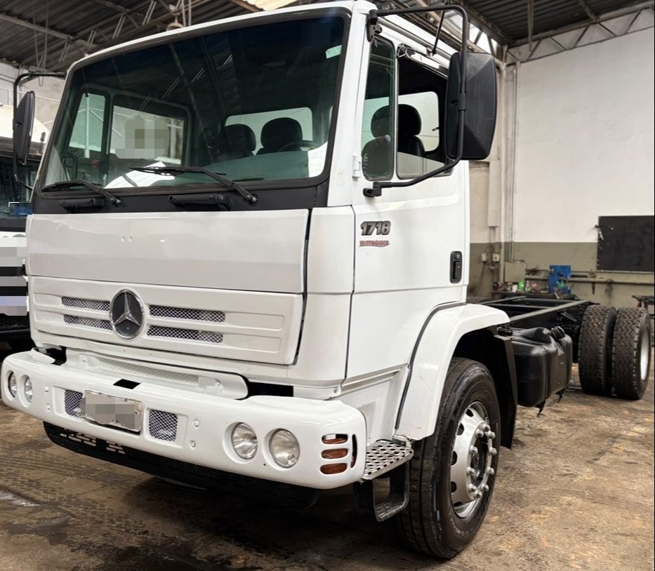 Caminhão Mercedes Benz 1718 ano 2009