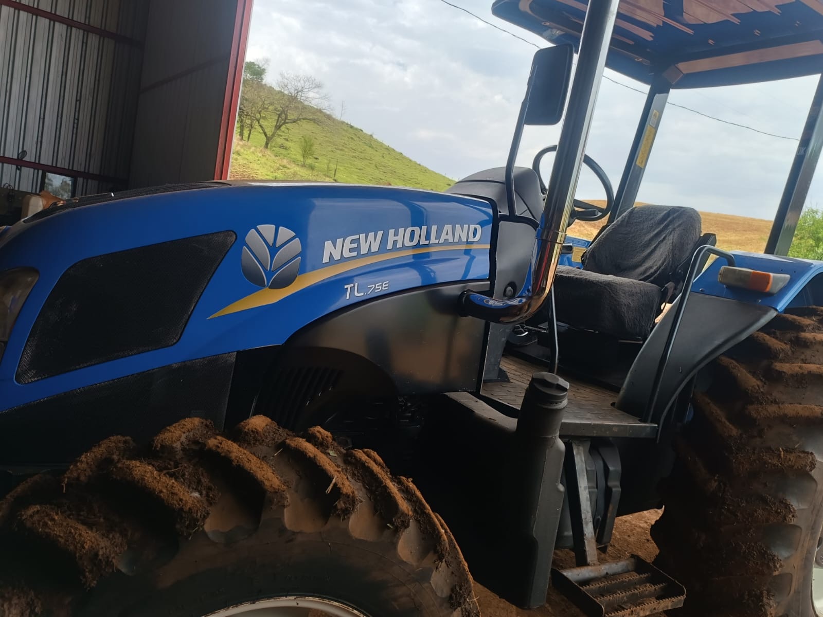 Trator New Holland TL 75 ano 2013