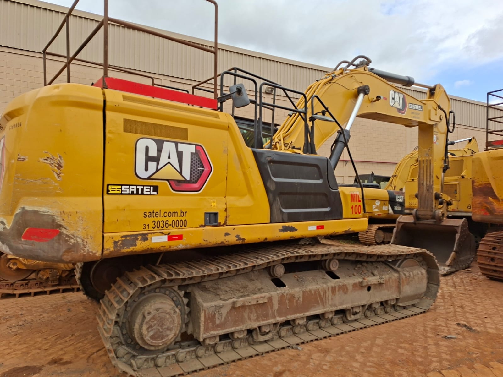 Escavadeira Caterpillar 336 ano 2022