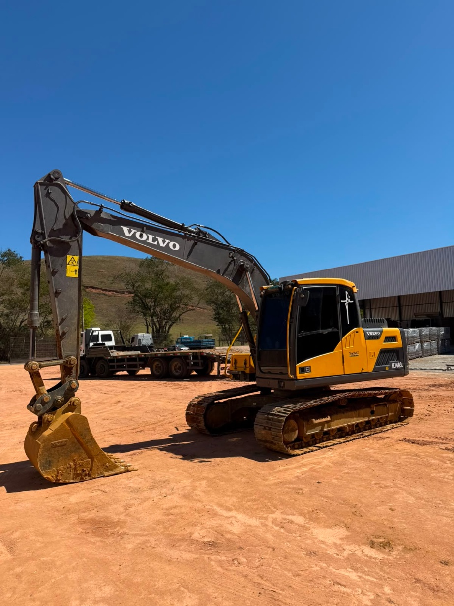 Escavadeira Volvo EC140DL ano 2022