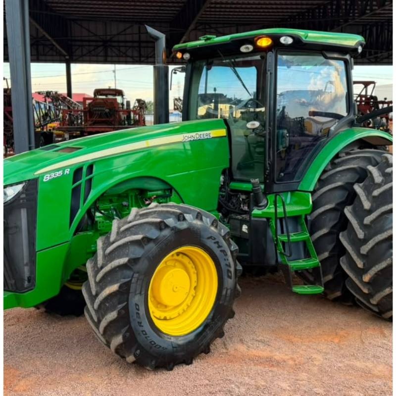 Trator John Deere 8335R ano 2019
