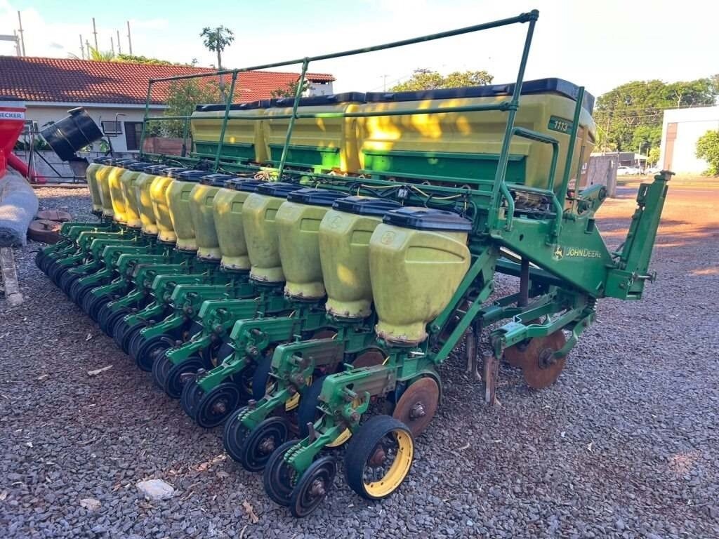 Plantadeira John Deere 1113 ano 2008