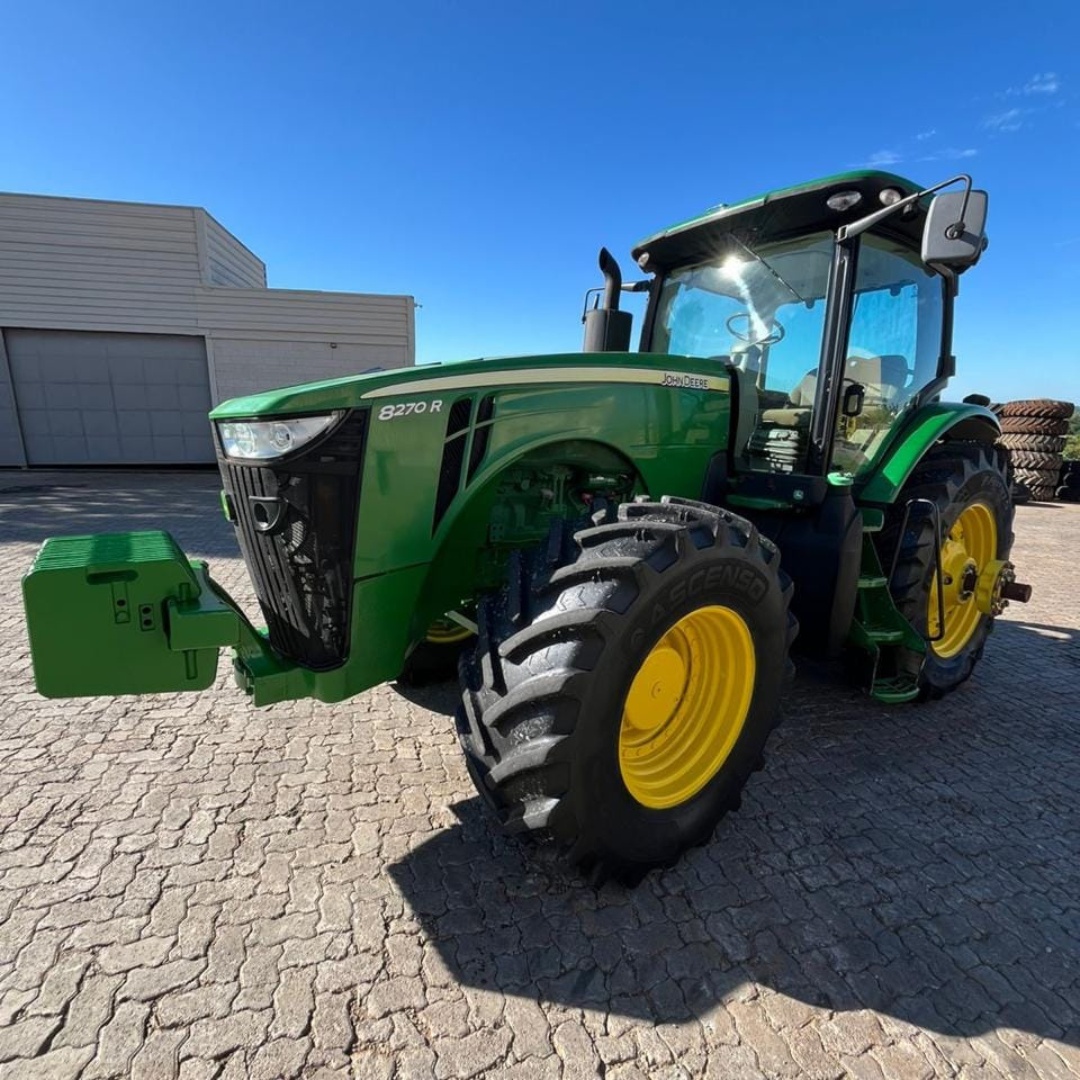 Trator John Deere 8270R