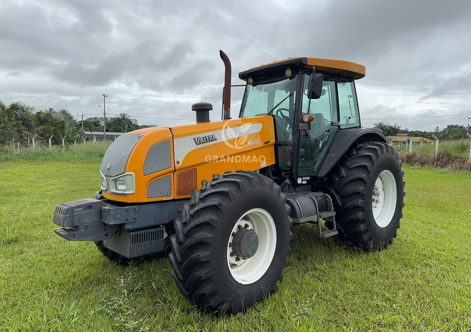 Trator Valtra BH 165 ano 2011