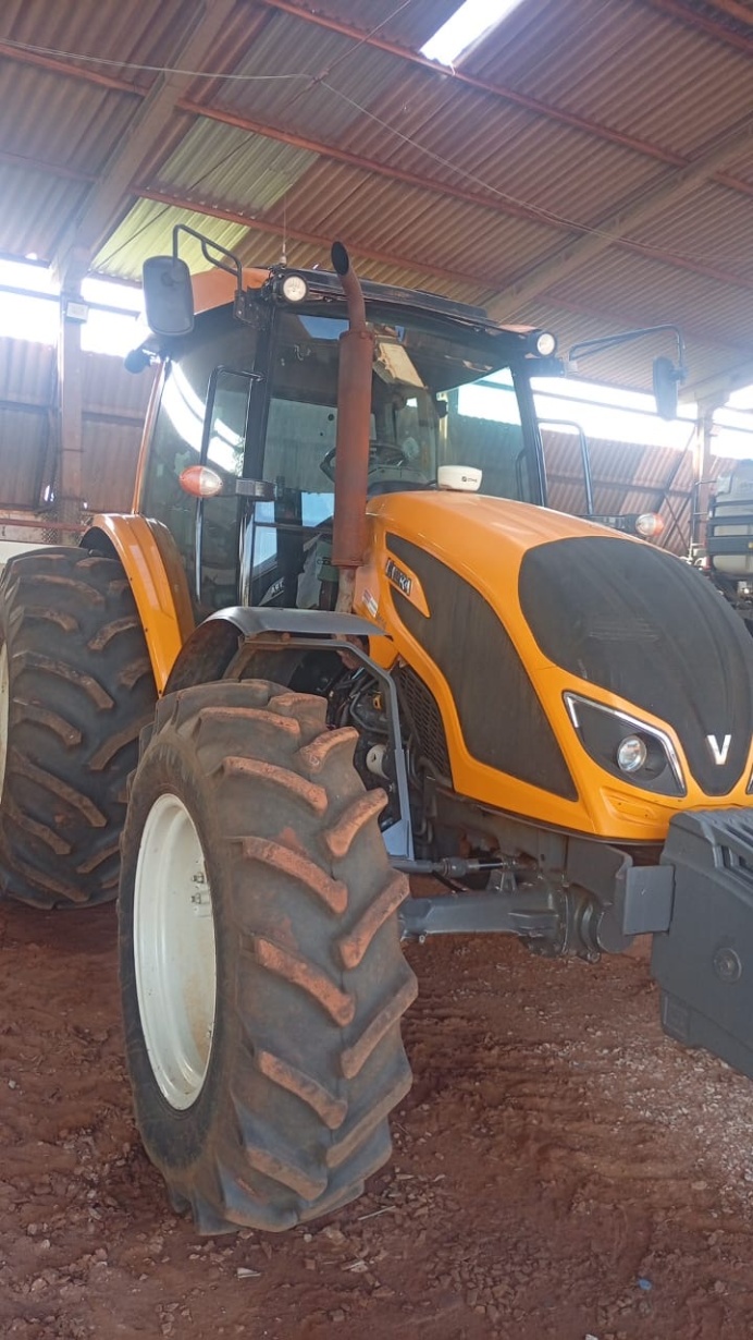 Trator Valtra A114 ano 2022