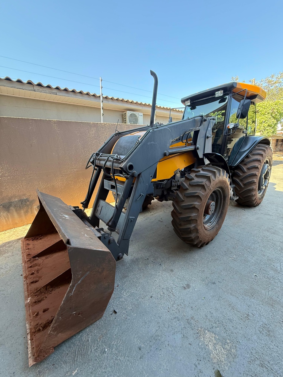Trator Valtra BM 110