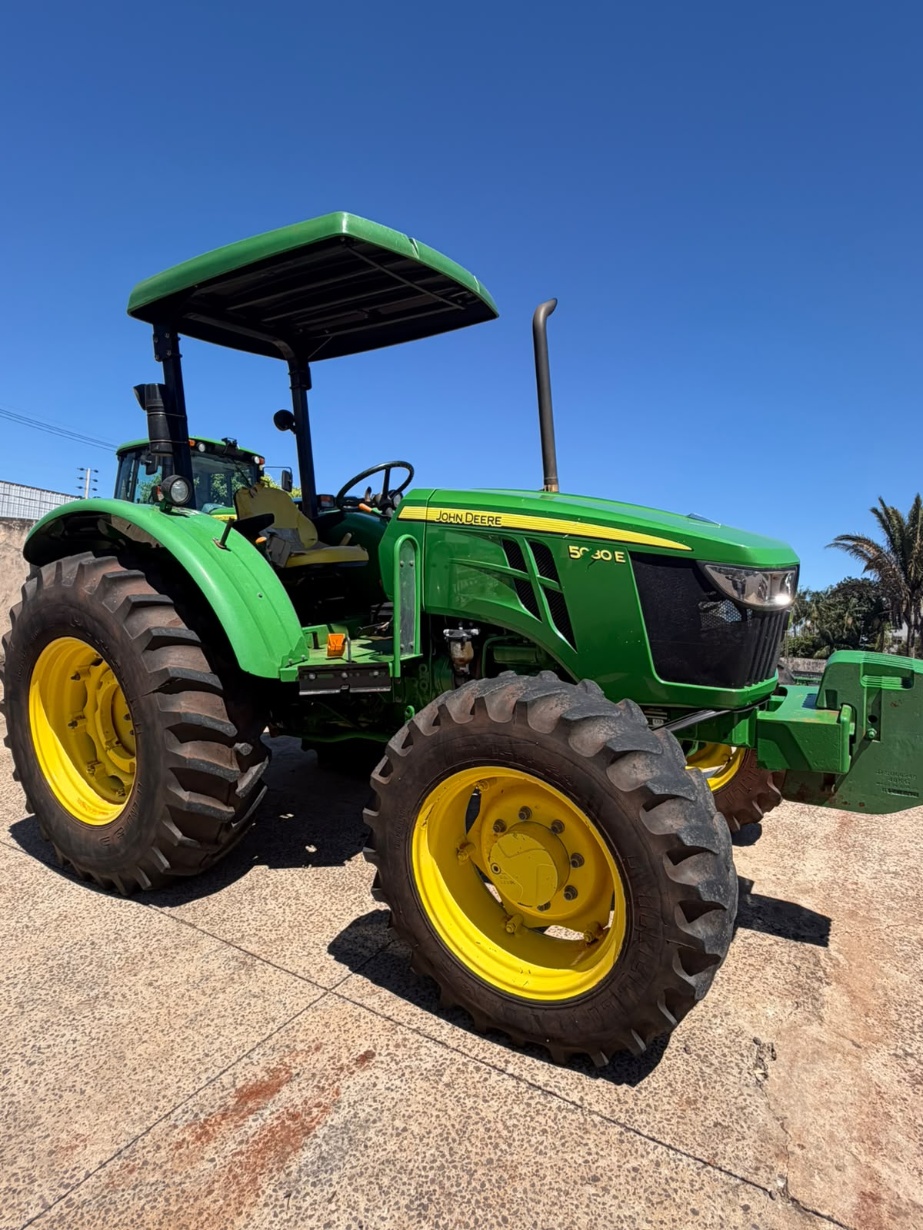 Trator John Deere 5080E ano 2021
