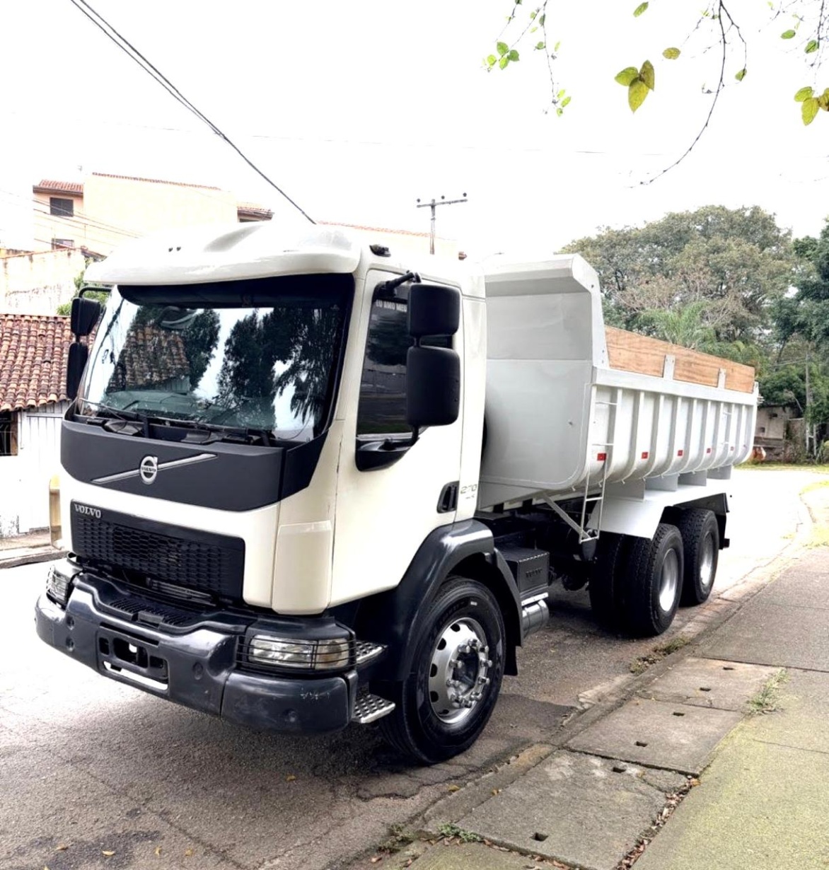 Caminhão Volvo VM 270 ano 2013
