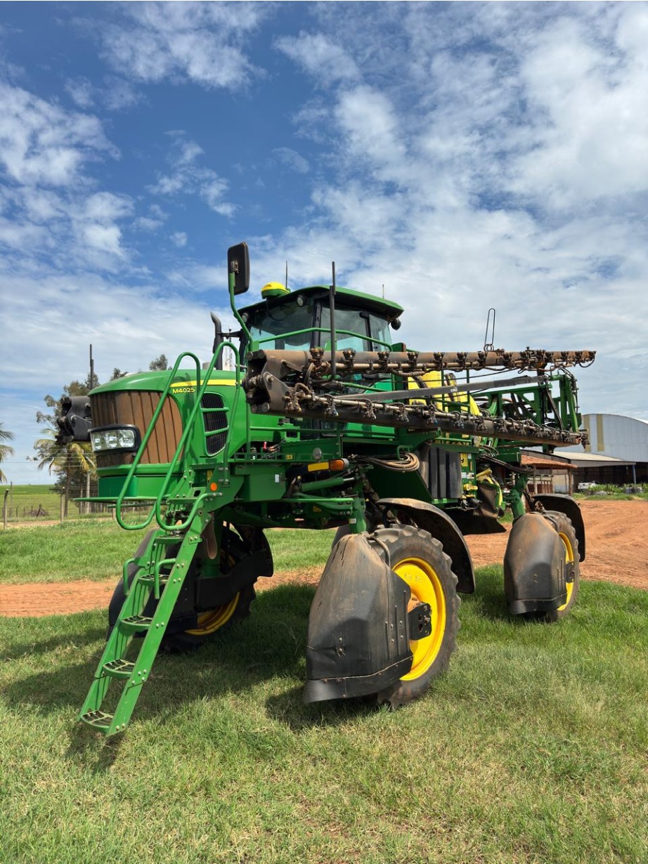 Pulverizador Autopropelido John Deere M4025B ano 2021