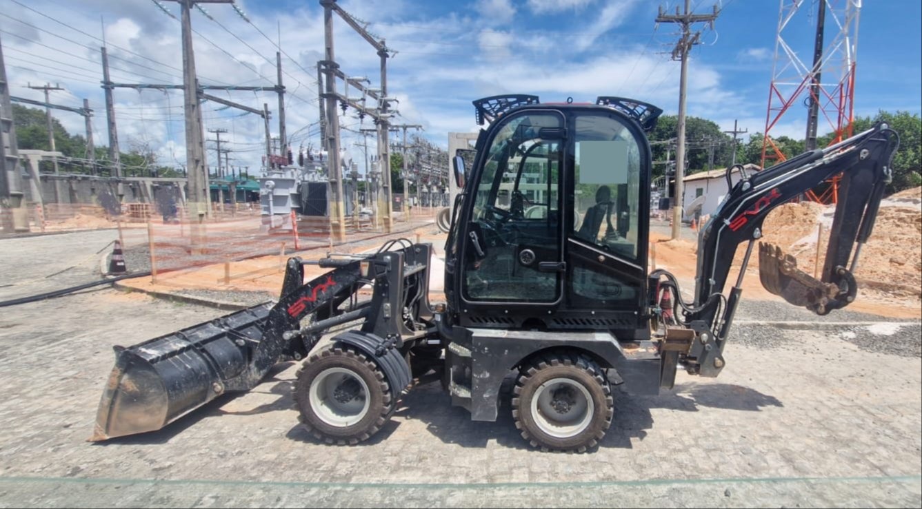 Retroescavadeira SVX R30C ano 2025