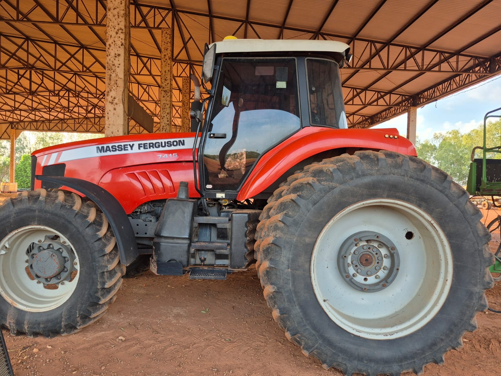 Trator Massey Ferguson MF 7415 ano 2013