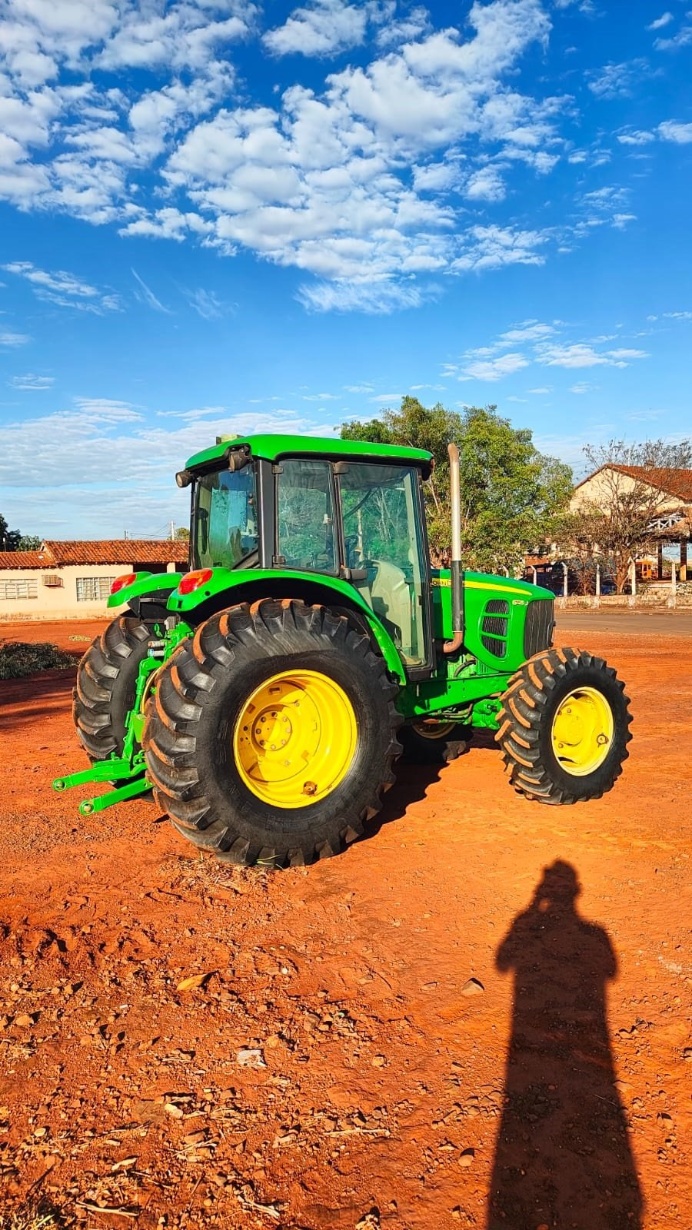 Trator John Deere 6125 J ano 2022