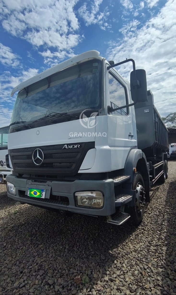 Caminhão Mercedes Benz MB 2831 ano 2010