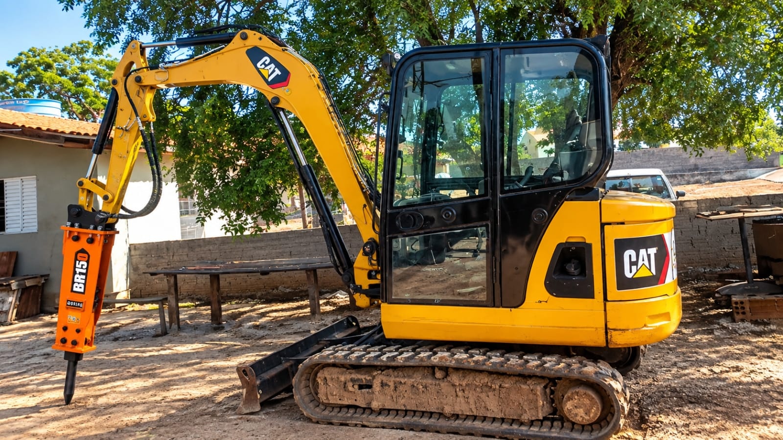 Escavadeira Caterpillar 302.5 ano 2011