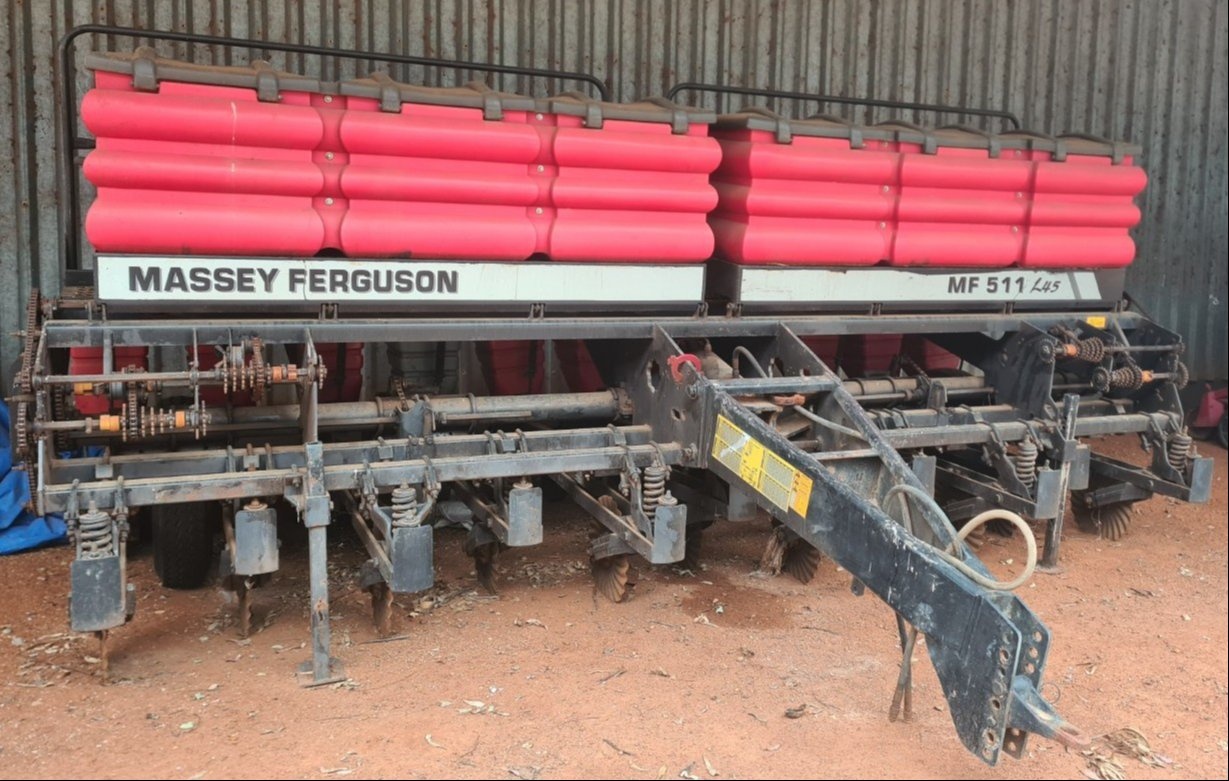Plantadeira Massey Ferguson MF 511 ano 2013