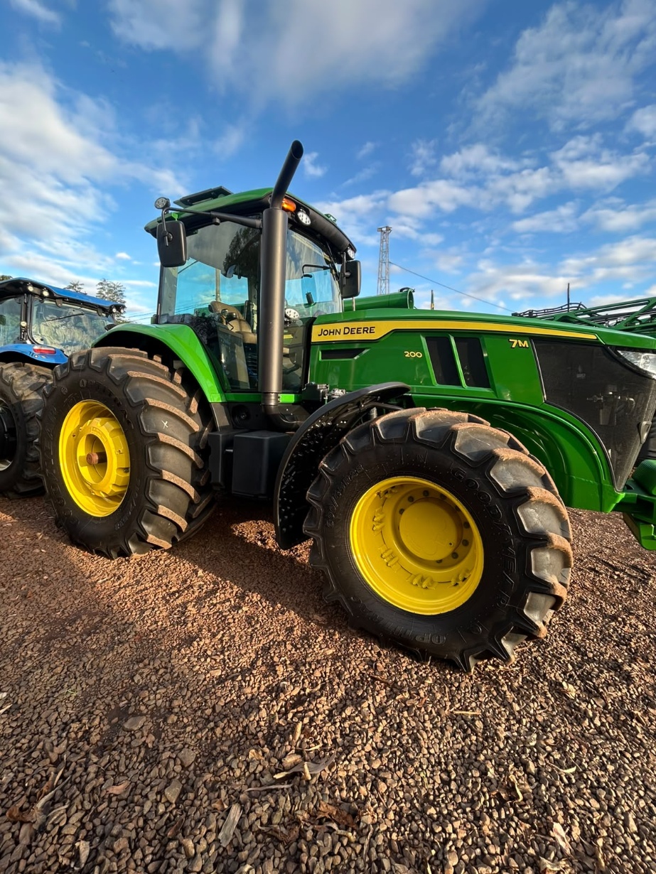 Trator John Deere 7200M ano 2025