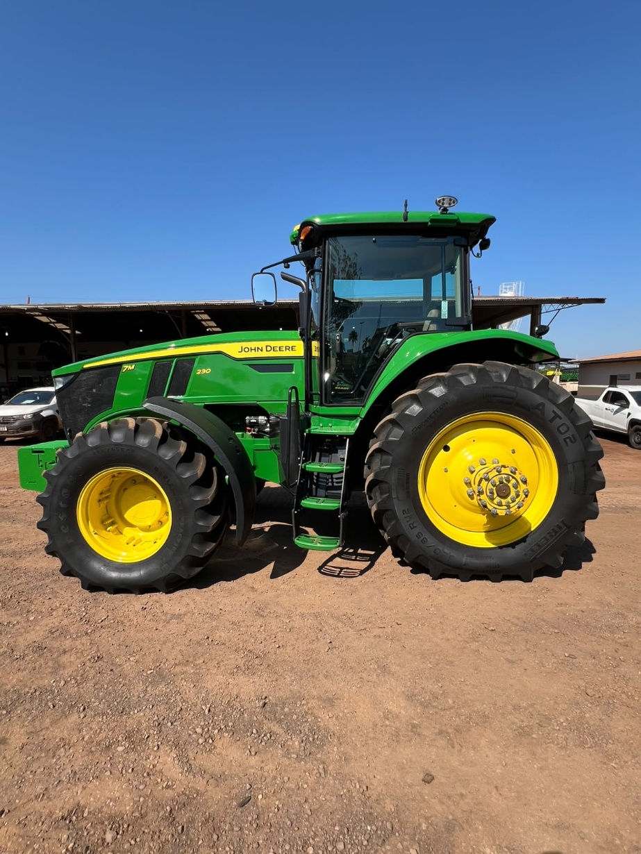 Trator John Deere 7M 230 ano 2025